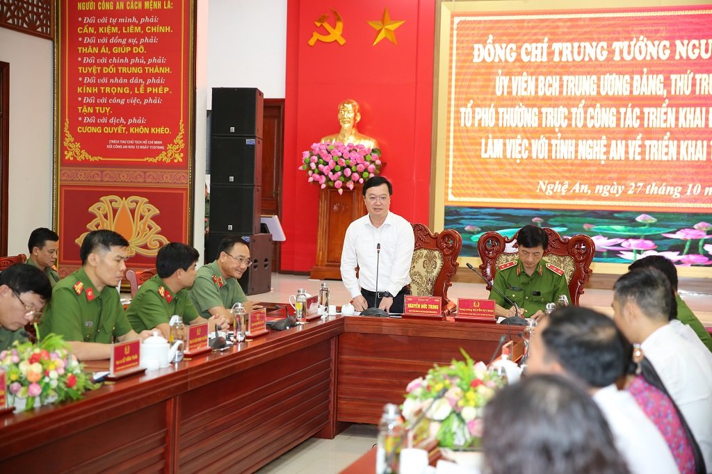 Đồng chí Nguyễn Đức Trung - Chủ tịch UBND tỉnh phát biểu tại buổi làm việc