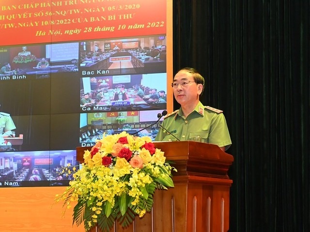 Đồng chí Thứ trưởng Trần Quốc Tỏ trực tiếp thông báo kết quả Hội nghị lần thứ 6 Ban Chấp hành Trung ương khóa XIII