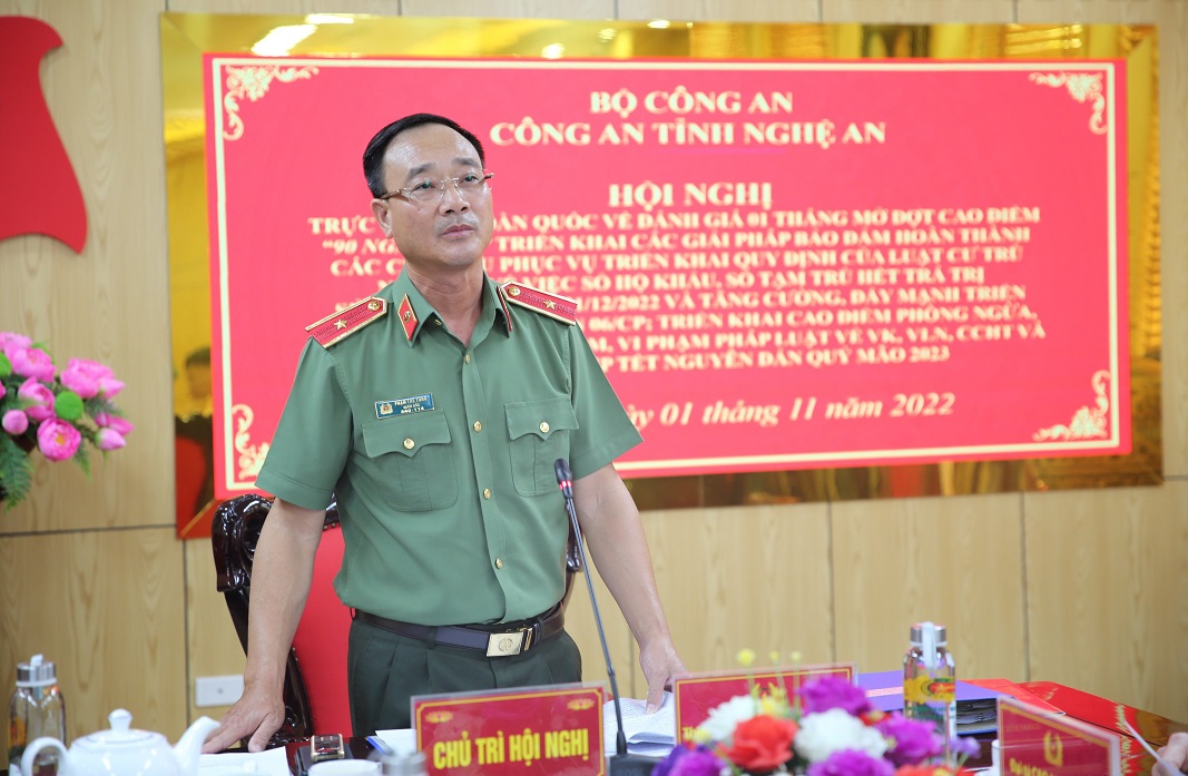 Đồng chí Thiếu tướng Phạm Thế Tùng - Giám đốc Công an tỉnh phát biểu tham luận tại điểm cầu Công an tỉnh Nghệ An