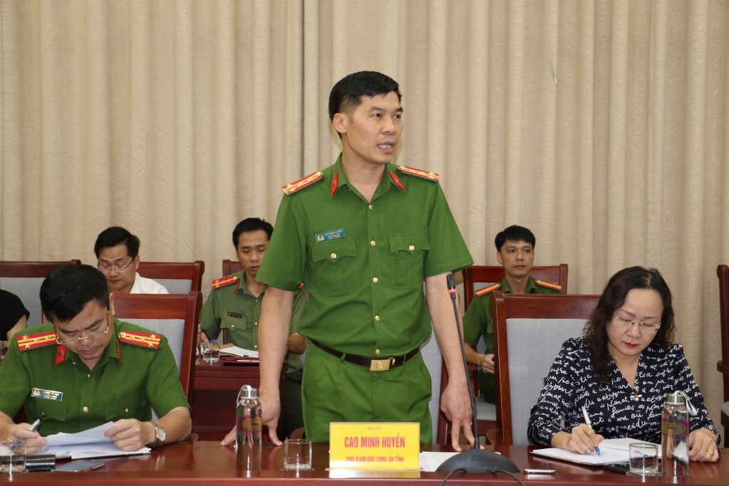 Đồng chí Đại tá Cao Minh Huyền, Phó Giám đốc Công an tỉnh chủ trì buổi làm việc