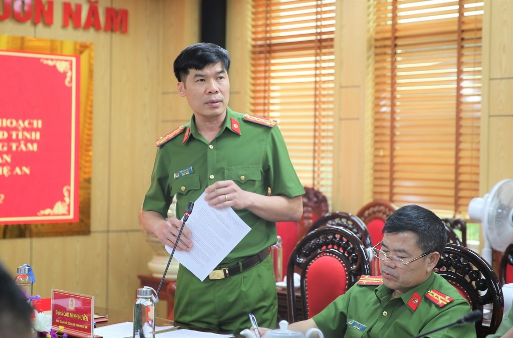 Đồng chí Đại tá Cao Minh Huyền phát biểu tại Hội nghị