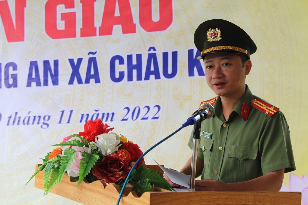 Đồng chí Thượng tá Trần Ngọc Tuấn, Phó Giám đốc Công an tỉnh phát biểu tại Lễ khánh thành