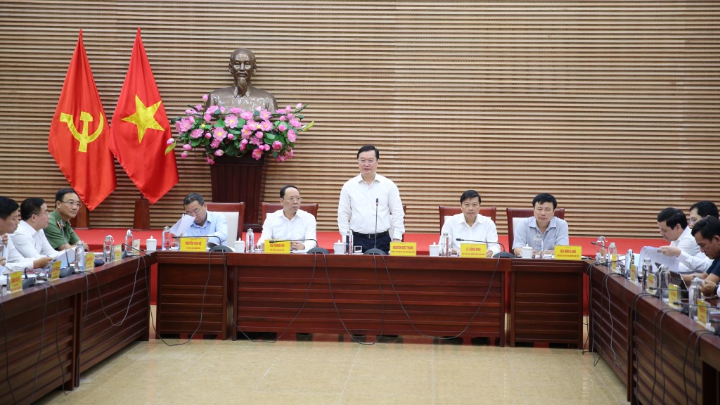 Đồng chí Nguyễn Đức Trung - Phó Bí thư Tỉnh uỷ, Chủ tịch UBND tỉnh chủ trì phiên họp chuyên đề của UBND tỉnh