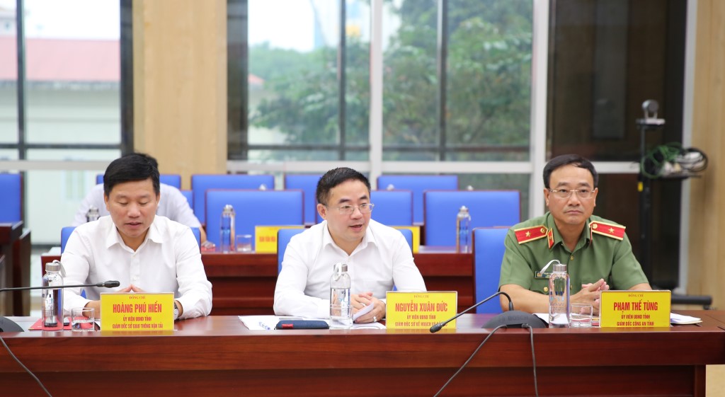Đồng chí Thiếu tướng Phạm Thế Tùng, Ủy viên Ban Thường vụ Tỉnh ủy, Giám đốc Công an tỉnh cùng các đại biểu dự phiên họp