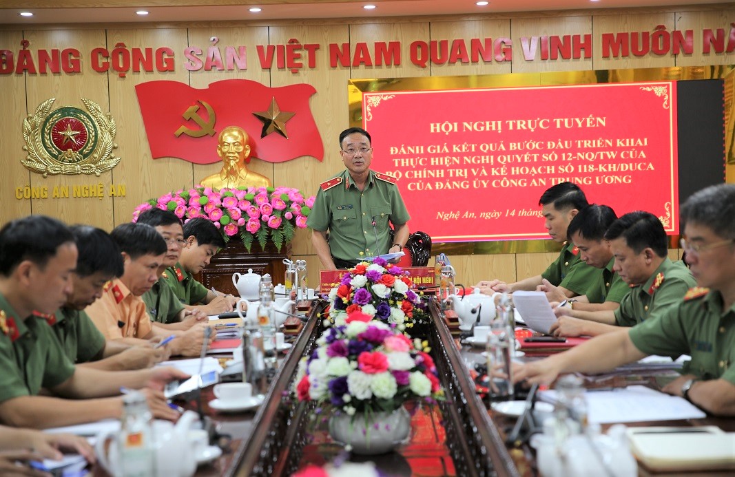 Đồng chí Thiếu tướng Phạm Thế Tùng - Giám đốc Công an tỉnh phát biểu tham luận