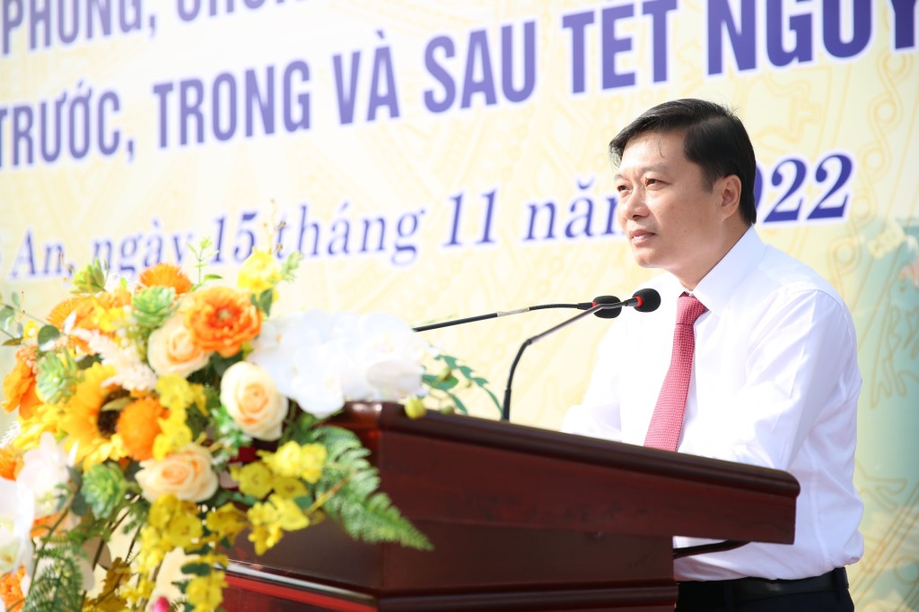 Đồng chí Lê Hồng Vinh, Phó Chủ tịch Thường trực UBND tỉnh phát biểu tại buổi lễ