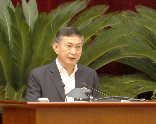 Đồng chí Lê Khánh Toàn, Phó Chánh Văn phòng Trung ương trình bày báo cáo tại Hội nghị. Ảnh: TTXVN