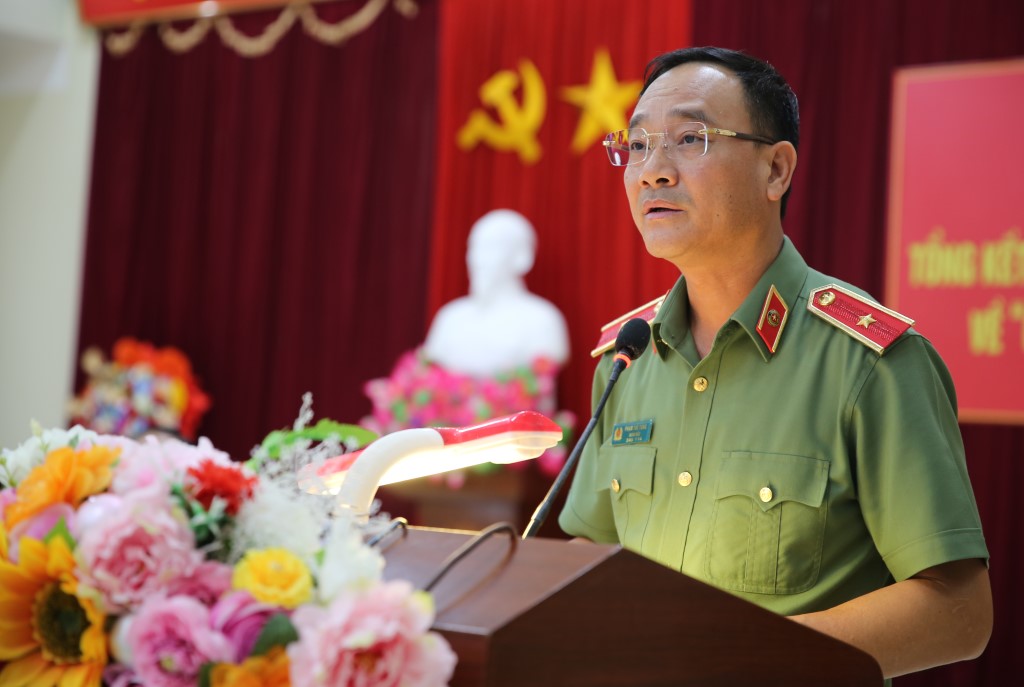 Đồng chí Thiếu tướng Phạm Thế Tùng, Ủy viên Ban Thường vụ Tỉnh ủy, Giám đốc Công an tỉnh phát biểu chỉ đạo tại Hội nghị