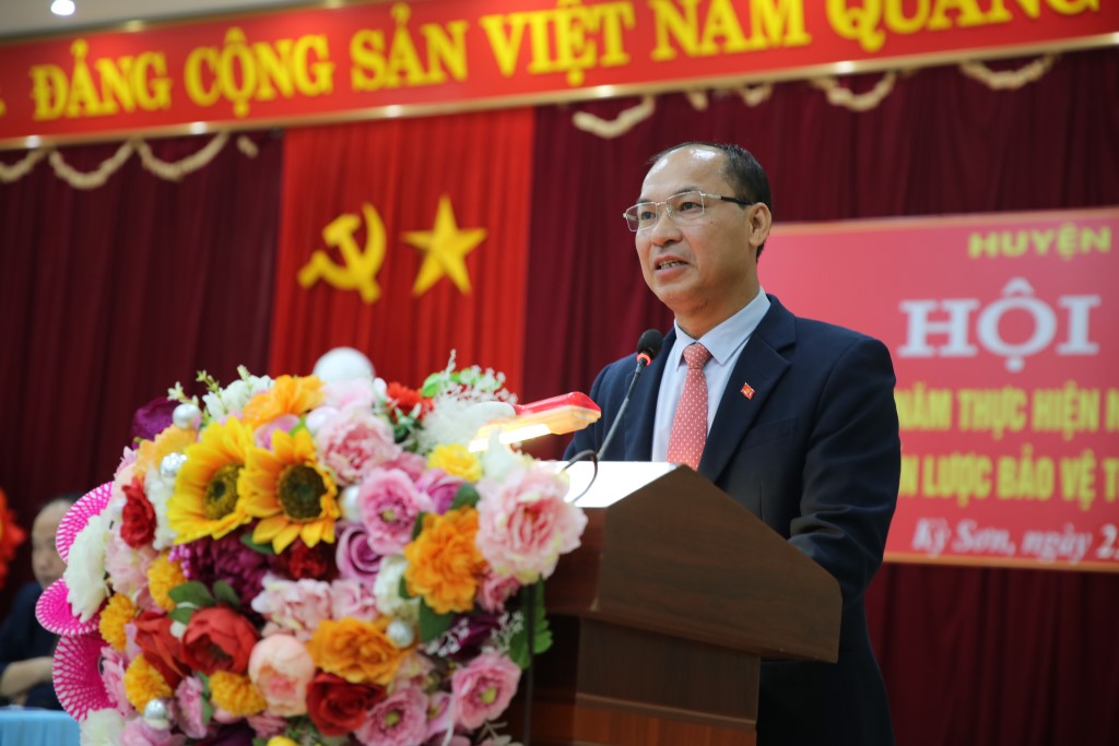 Đồng chí Vi Hòe, Bí thư Huyện ủy Kỳ Sơn phát biểu khai mạc Hội nghị