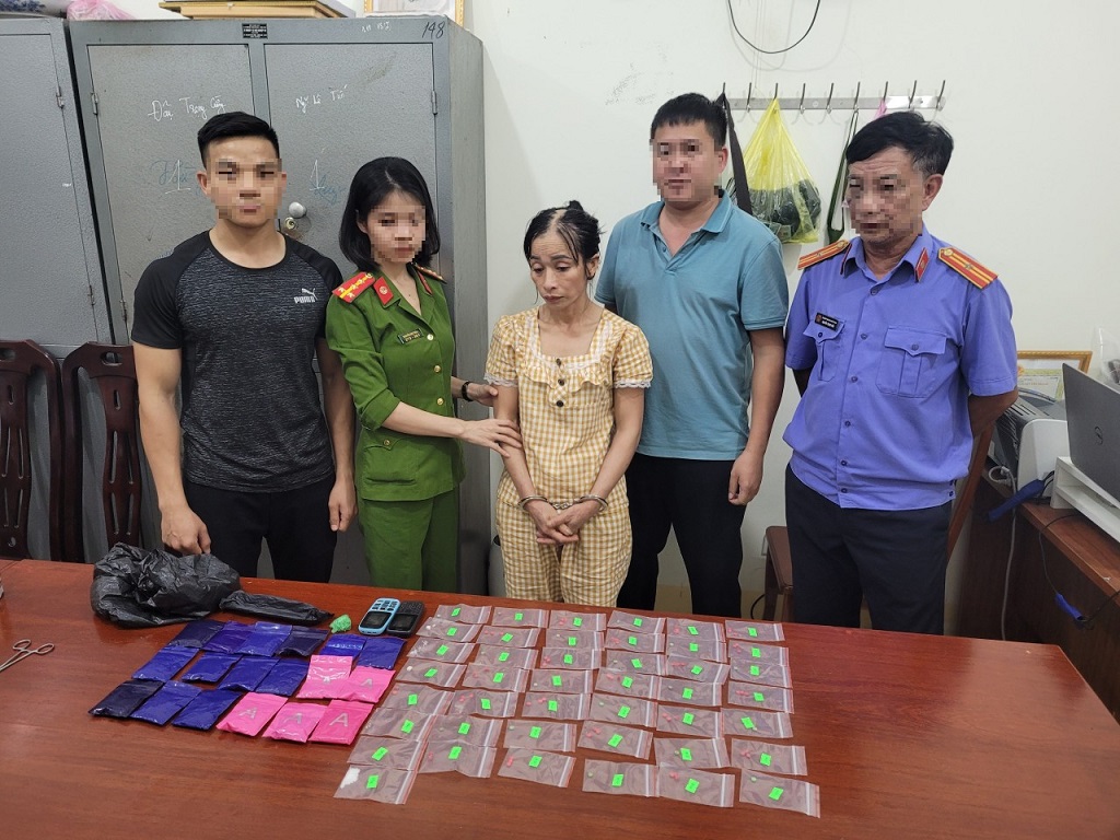 Đối tượng Trần Thị Chiến bị Công an huyện Yên Thành bắt giữ về hành vi mua bán trái phép chất ma tuý