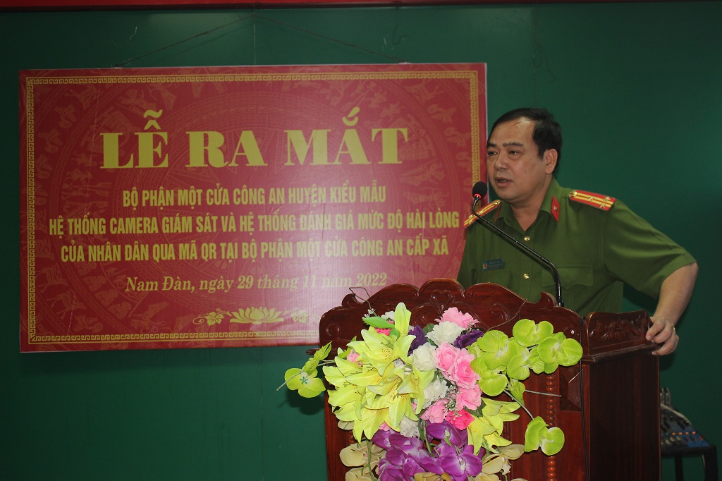 Đồng chí Thượng tá Cao Văn Tám, Trưởng Công an huyện Nam Đàn phát biểu tại Lễ ra mắt