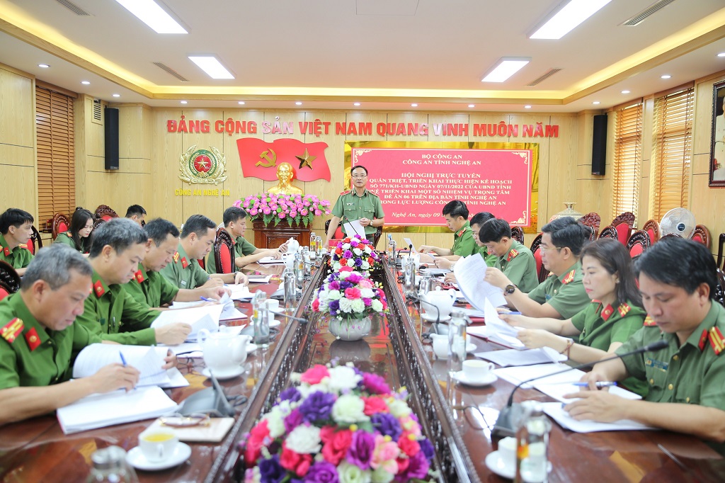 Đồng chí Thiếu tướng Phạm Thế Tùng, Giám đốc Công an tỉnh trực tiếp chỉ đạo Hội nghị quán triệt, triển khai kế hoạch của UBND tỉnh về một số nhiệm vụ trọng tâm của Đề án 06 trên địa bàn tỉnh Nghệ An trong lực lượng Công an tỉnh