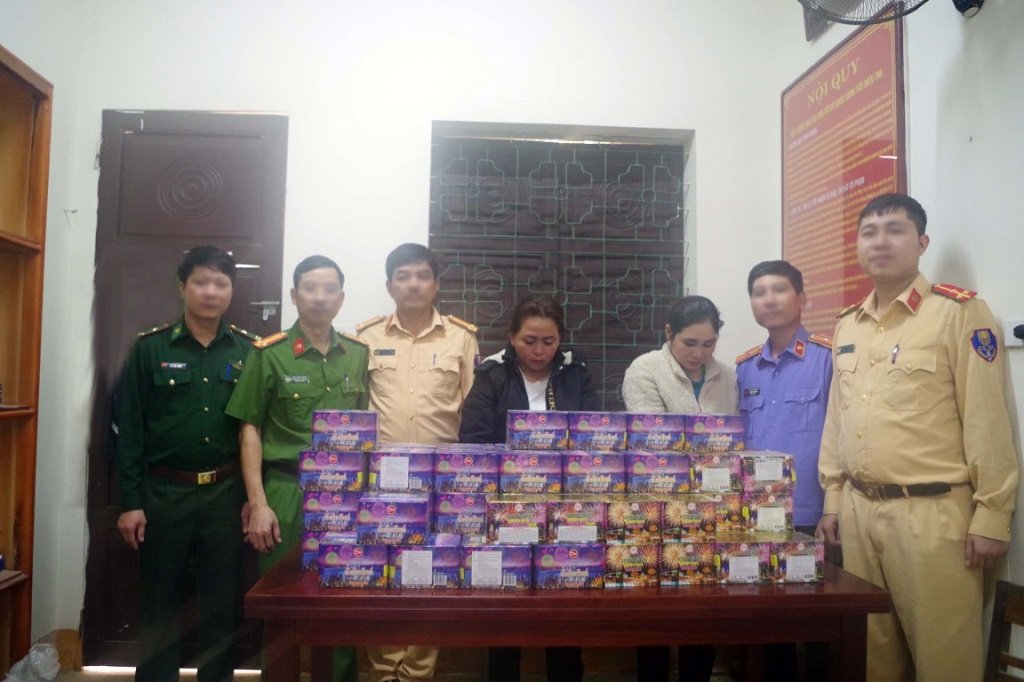 Công an huyện Quế Phong bắt giữ 02 đối tượng cùng tang vật pháo 