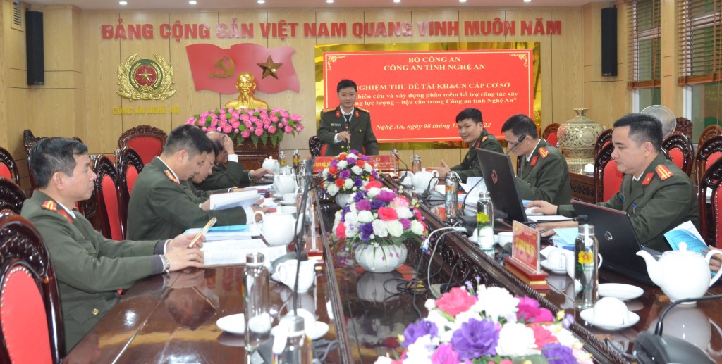 Đồng chí Thượng tá Trần Ngọc Tuấn, Phó Giám đốc Công an tỉnh chủ trì nghiệm thu đề tài khoa học và công nghệ cấp cơ sở
