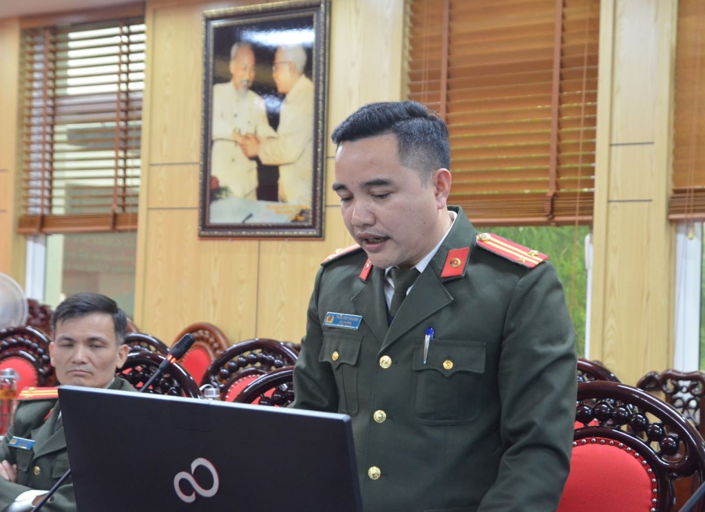 Đồng chí Trung tá Trần Huy Quang - Đội trưởng Đội Công nghệ thông tin Phòng Tham mưu  - Thành viên Ban nghiên cứu báo cáo kết quả đề tài