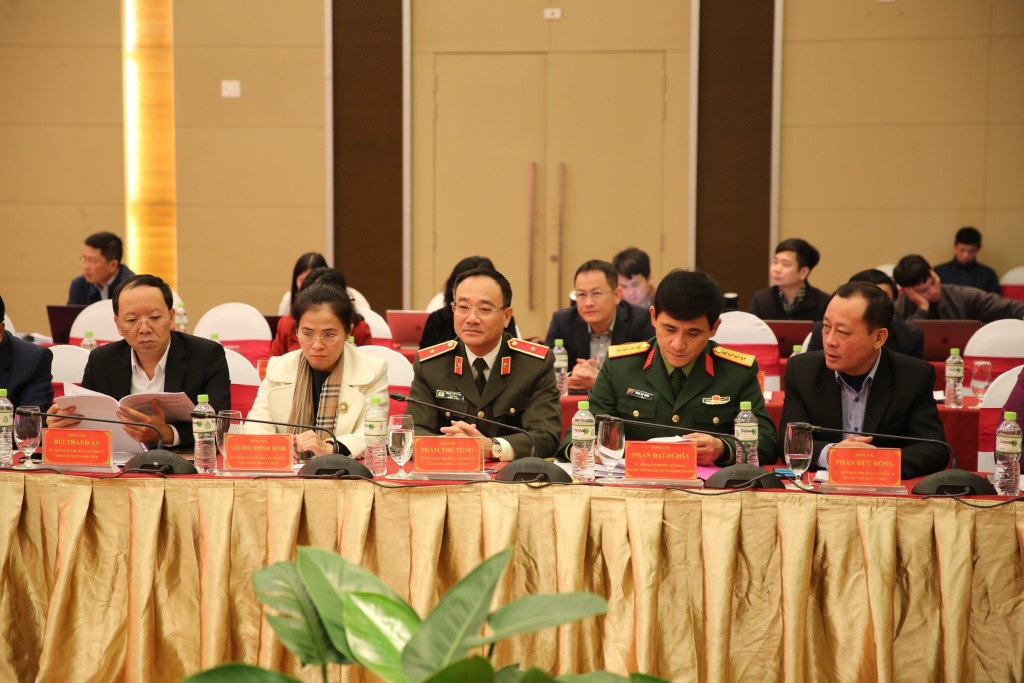 Đồng chí Thiếu tướng Phạm Thế Tùng, Ủy viên Ban Thường vụ Tỉnh ủy, Giám đốc Công an tỉnh tại buổi Tọa đàm