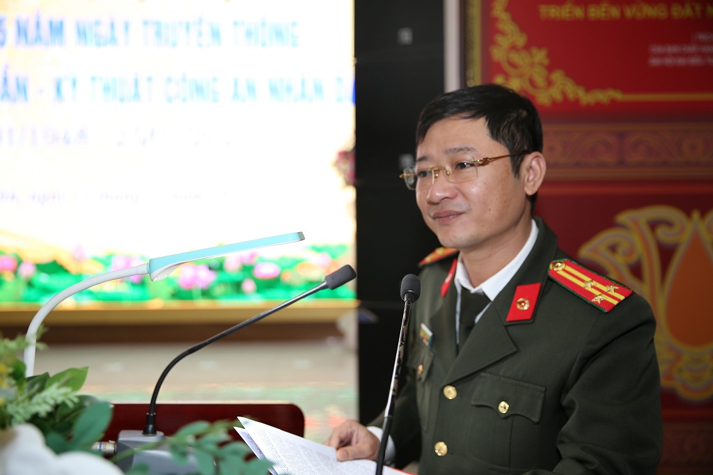 Thượng tá Trần Ngọc Tuấn, Phó Giám đốc Công an tỉnh ghi nhận biểu dương những thành tích xuất sắc, đáng tự hào của lực lượng hậu cần, kỹ thuật của CANA qua 75 năm xây dựng, chiến đấu, trưởng thành