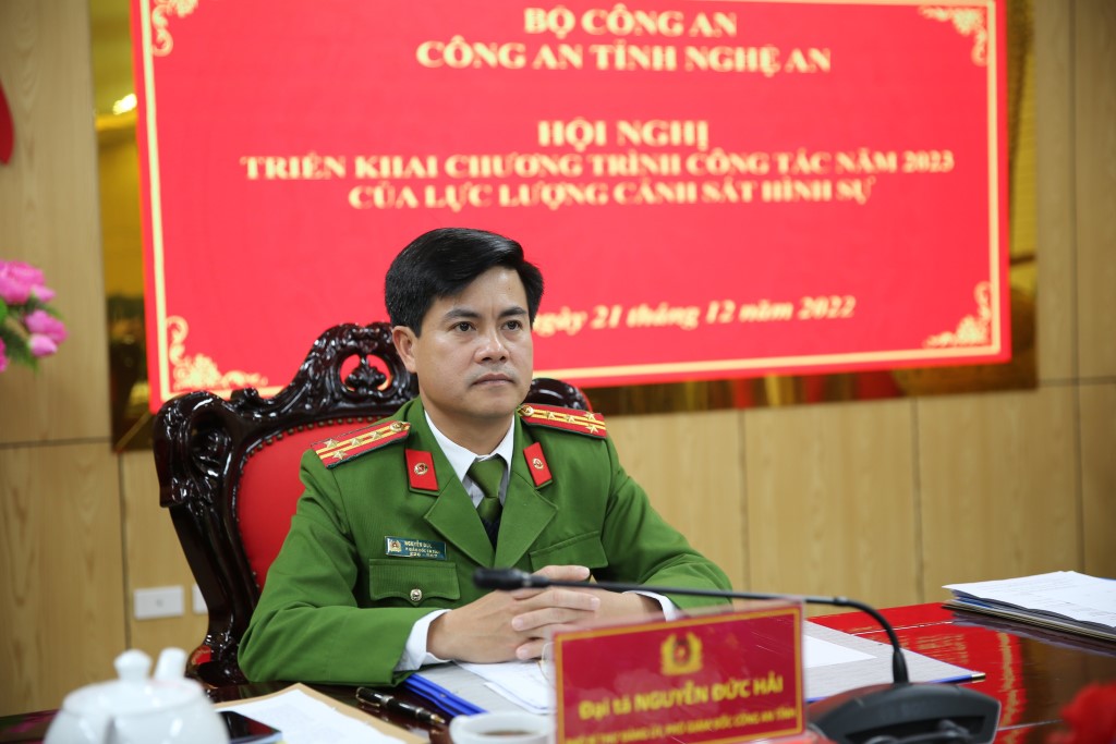 Đồng chí Đại tá Nguyễn Đức Hải, Phó Bí thư Đảng ủy, Phó Giám đốc Công an tỉnh chủ trì tại điểm cầu Nghệ An