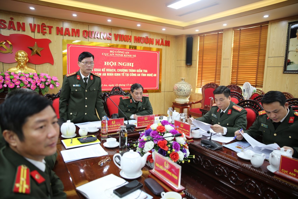 Đồng chí Đại tá Lê Văn Thái, Phó Giám đốc Công an Nghệ An phát biểu tại buổi kiểm tra