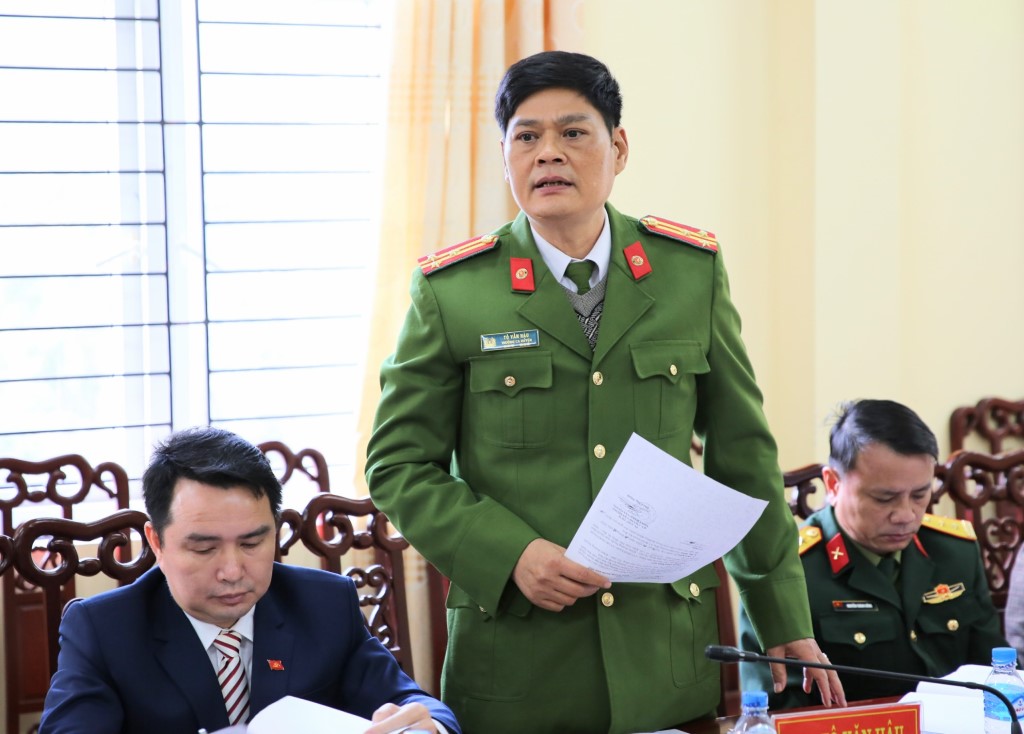 Đồng chí Thượng tá Tô Văn Hậu, Trưởng Công an huyện Kỳ Sơn phát biểu tại Hội nghị