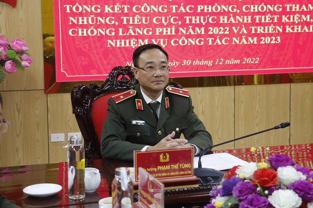 Đồng chí Thiếu tướng Phạm Thế Tùng, Ủy viên Ban Thường vụ Tỉnh ủy, Giám đốc Công an tỉnh chủ trì tại điểm cầu Công an Nghệ An