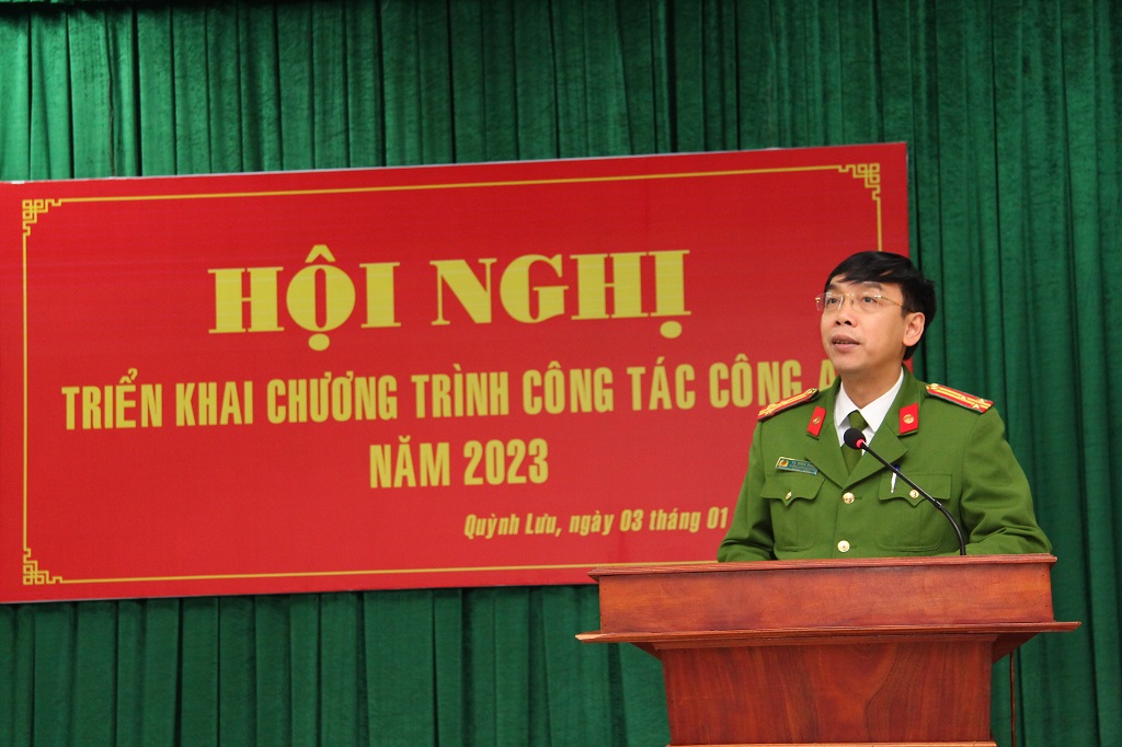 Đồng chí Thượng tá Tạ Đình Tuấn - Trưởng Công an huyện Quỳnh Lưu phát biểu tại Hội nghị