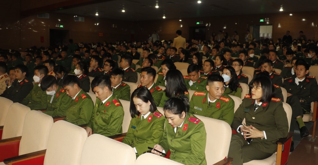 Đông đảo cán bộ, chiến sĩ Công an tỉnh Nghệ An tham gia tại chương trình