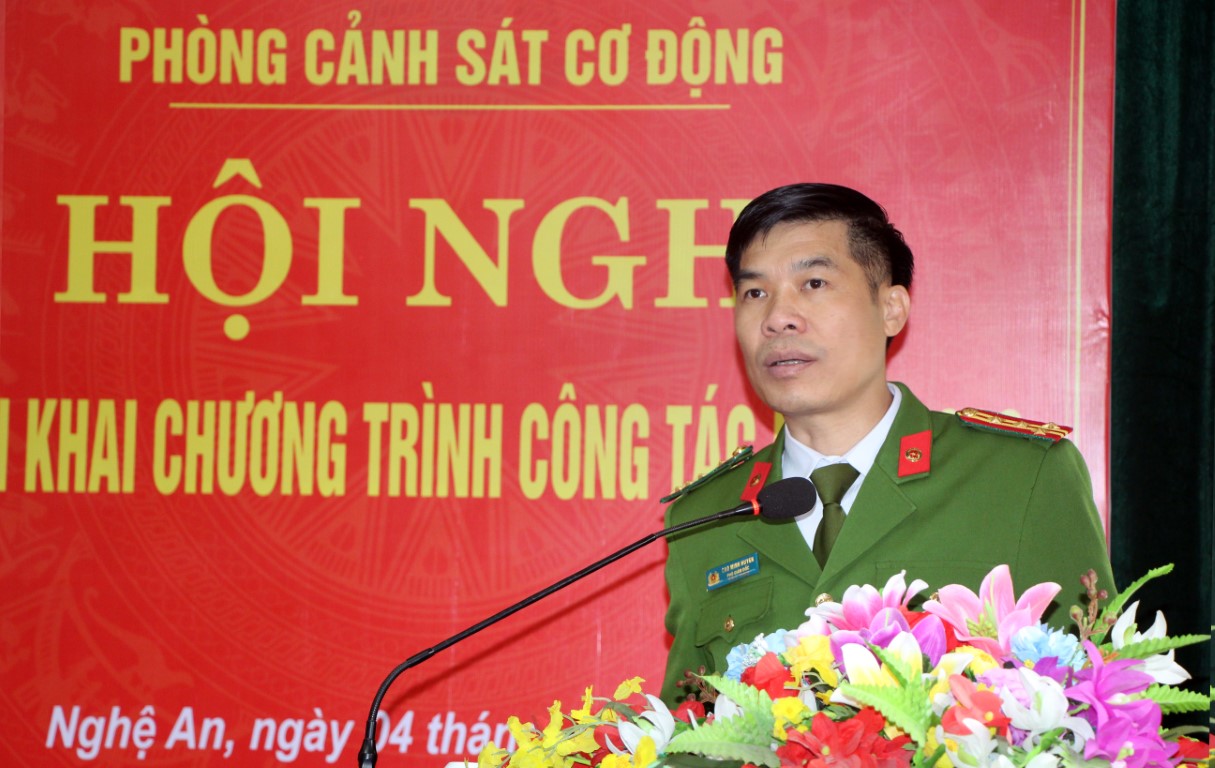 Đồng chí Đại tá Cao Minh Huyền - Phó Giám đốc Công an Nghệ An phát biểu tại Hội nghị