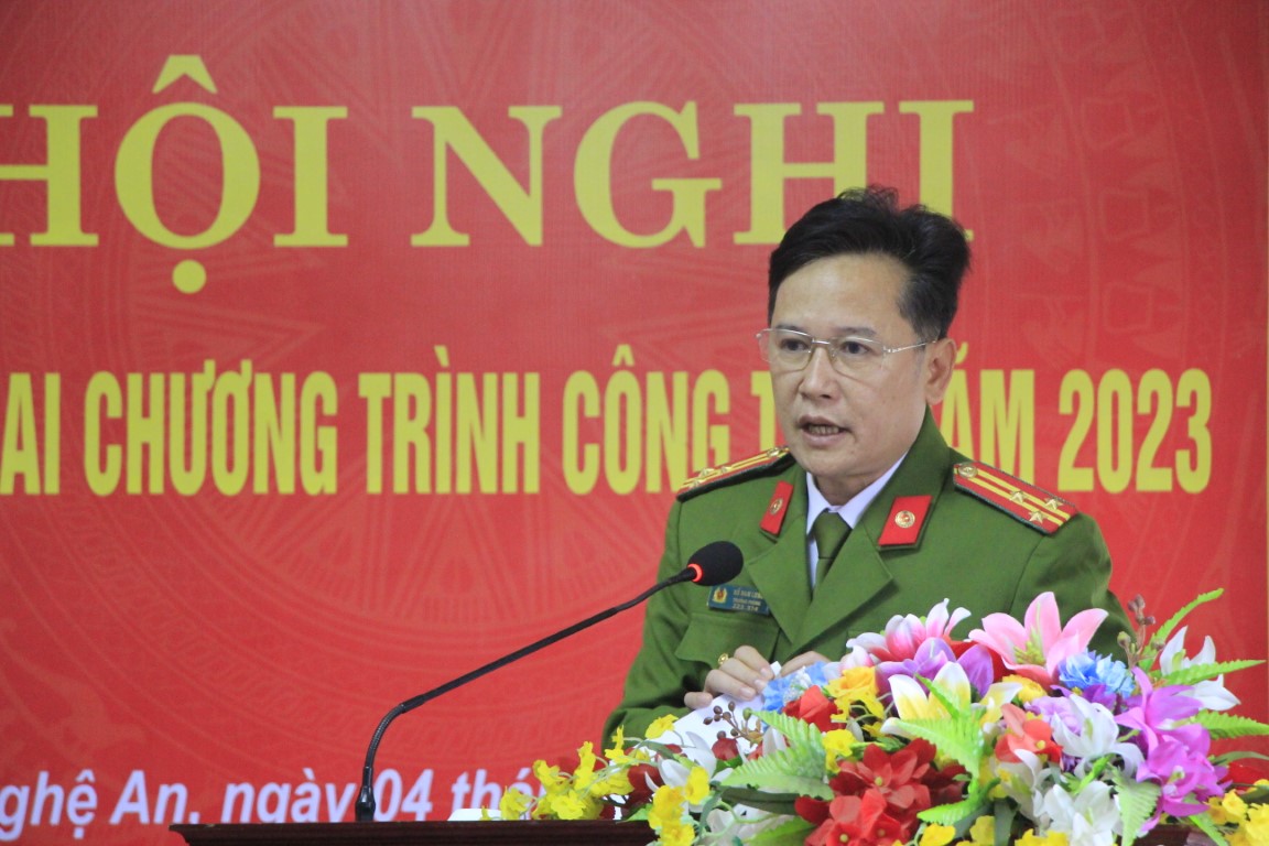 Đồng chí Thượng tá Bùi Nam Long - Trưởng phòng Cảnh sát cơ động phát biểu tại Hội nghị