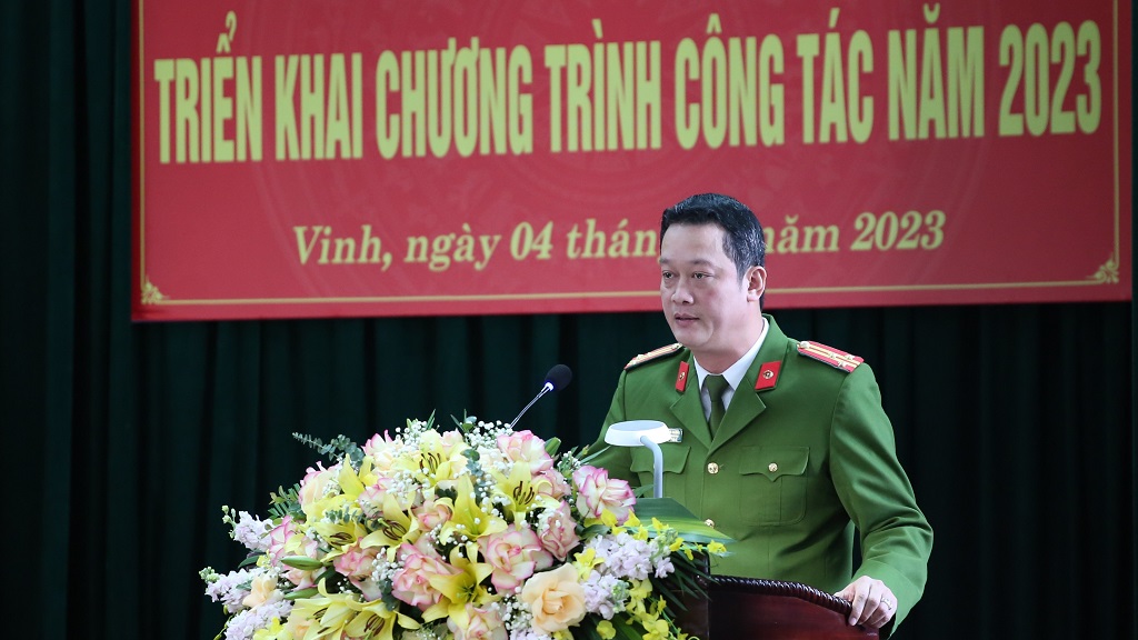 Đồng chí Thượng tá Nguyễn Đức Cường - Trưởng Công an thành phố Vinh phát biểu tại Hội nghị