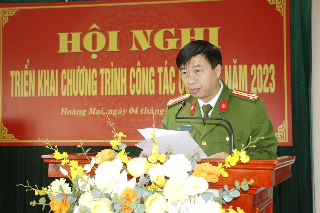 Đồng chí Thượng tá Trần Phúc Tú, Trưởng Công an thị xã phát biểu