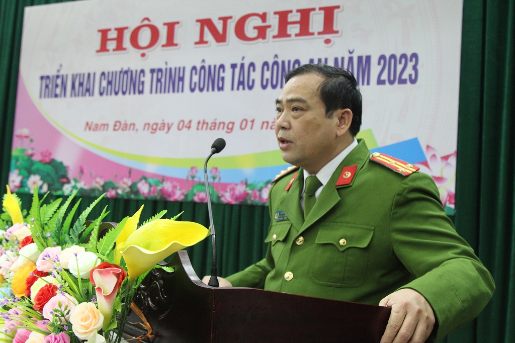 Đồng chí Thượng tá Cao Văn Tám - Trưởng Công an huyện Nam Đàn phát biểu tại Hội nghị