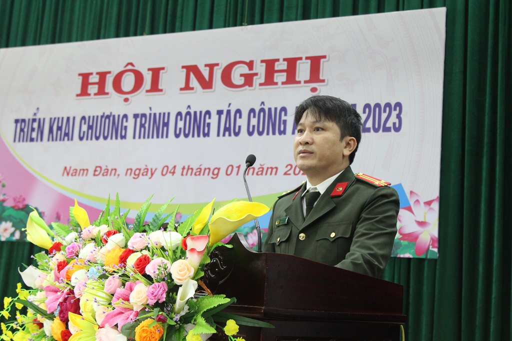 Các đồng chí Phó Trưởng Công an huyện Nam Đàn phát biểu tại Hội nghị