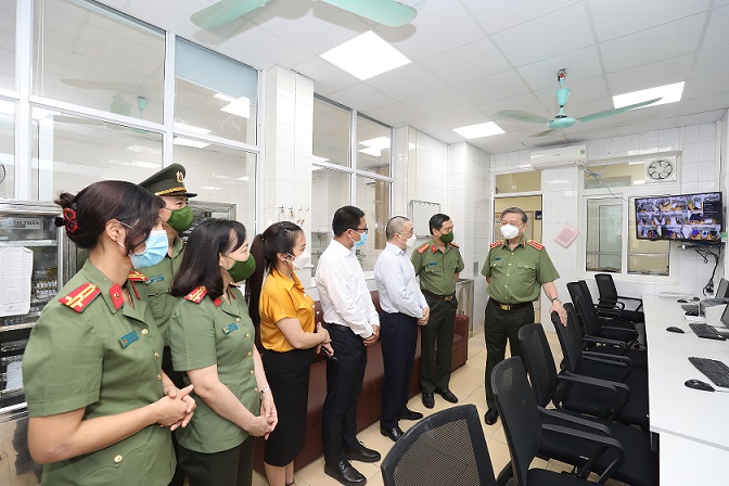 Bộ trưởng Tô Lâm kiểm tra công tác khám, chữa bệnh tại Bệnh viện 19-8 Bộ Công an.