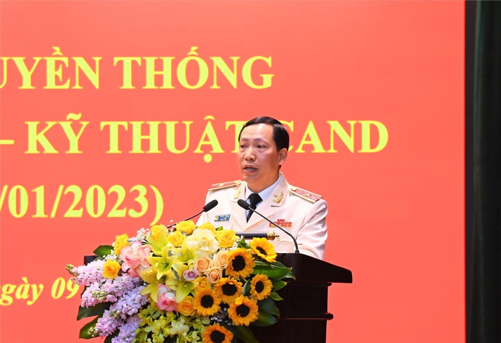 Thứ trưởng Lê Văn Tuyến trình bày diễn văn kỷ niệm.