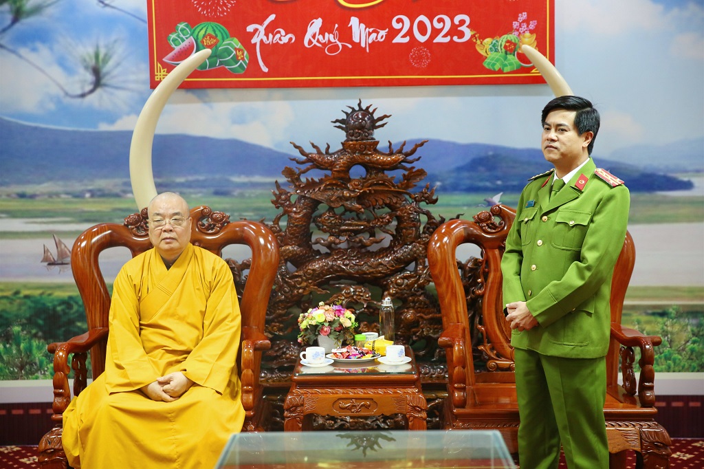 Đồng chí Đại tá Nguyễn Đức Hải - Phó Giám đốc Công an tỉnh bày tỏ lòng cảm ơn trước tình cảm cũng như sự quan tâm của của Giáo hội Phật giáo Việt Nam đối với lực lượng Công an tỉnh Nghệ An