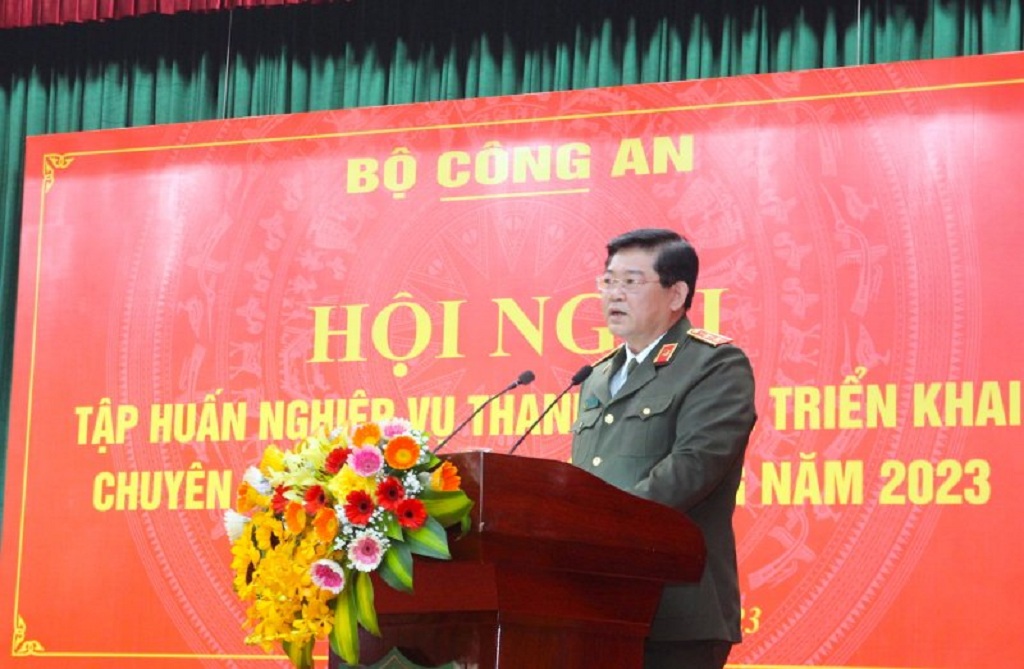 Đồng chí Trung tướng Trần Đức Tuấn, Chánh Thanh tra Bộ Công an phát biểu tại Hội nghị