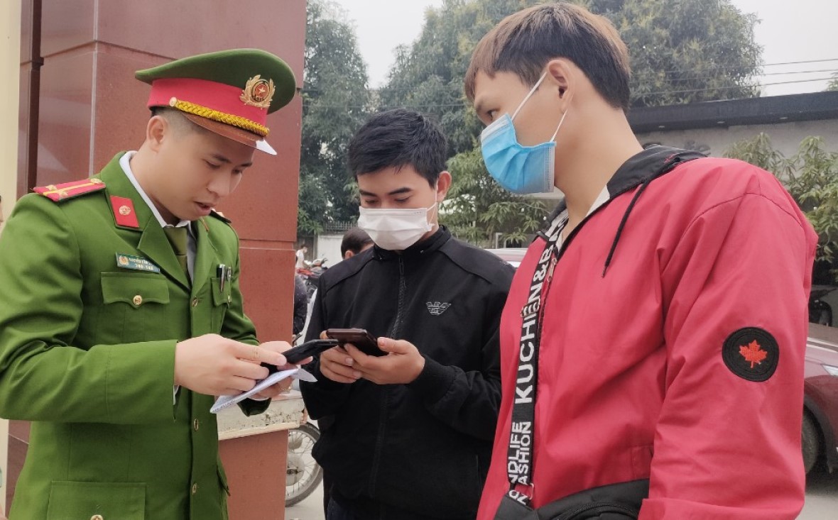 Công an tỉnh Nghệ An: Nỗ lực hướng dẫn người dân làm thủ tục cấp, đổi hộ chiếu online
