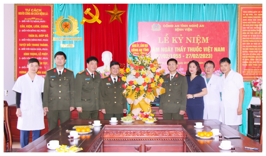 Chúc mừng lực lượng làm nhiệm vụ y tế trong Công an Nghệ An