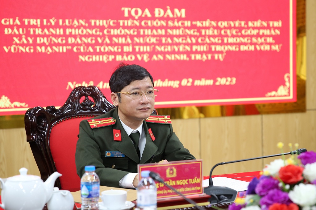 Đồng chí Thượng tá Trần Ngọc Tuấn - Phó Giám đốc Công an tỉnh chủ trì tại điểm cầu Công an Nghệ An