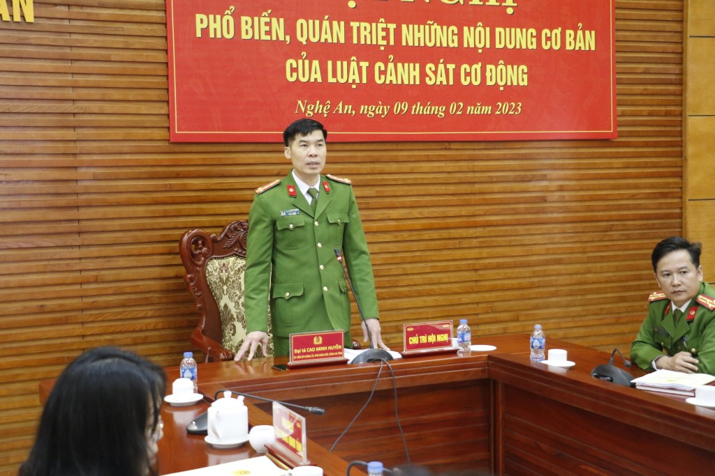 Đồng chí Đại tá Cao Minh Huyền, Phó Giám đốc Công an tỉnh Nghệ An phát biểu kết luận tại Hội nghị