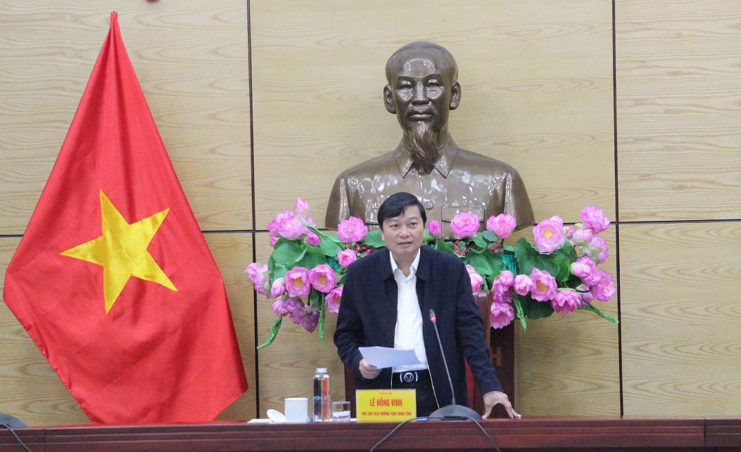 Đồng chí Lê Hồng Vinh - Phó Chủ tịch Thường trực UBND tỉnh phát biểu tại Hội nghị