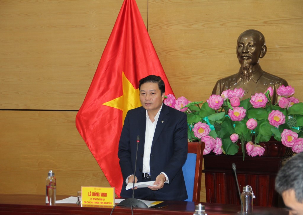 Phó Chủ tịch Thường trực UBND tỉnh Lê Hồng Vinh phát biểu tại Hội nghị