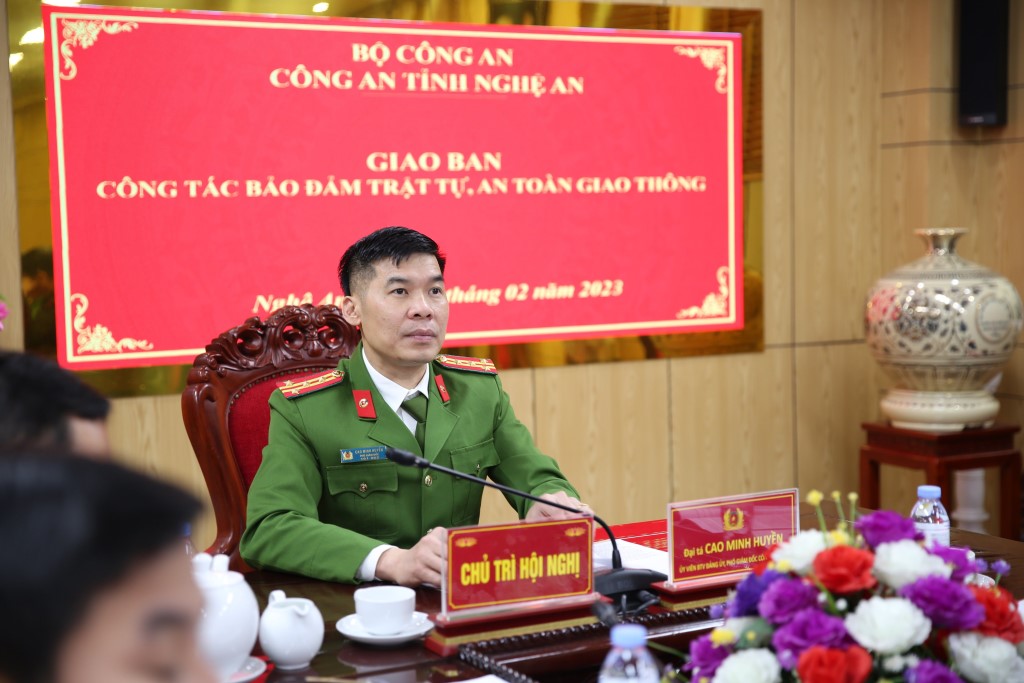 Đồng chí Đại tá Cao Minh  Huyền, Phó Giám đốc Công an tỉnh chủ trì tại điểm cầu Công an Nghệ An