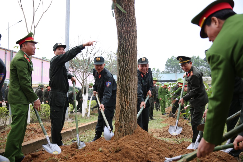Phát động Tết trồng cây - xuân Quý Mão năm 2023 với chủ để “Vì một Việt Nam xanh” tại khuôn viên đơn vị