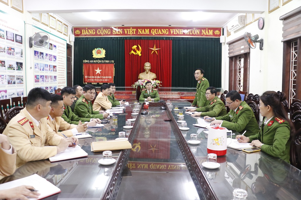 Đoàn công tác làm việc tại Công an huyện Quỳnh Lưu