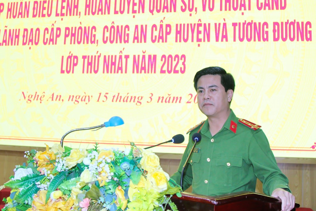 Đồng chí Đại tá Nguyễn Đức Hải, Phó Giám đốc Công an tỉnh phát biểu chỉ đạo tại Lễ khai giảng