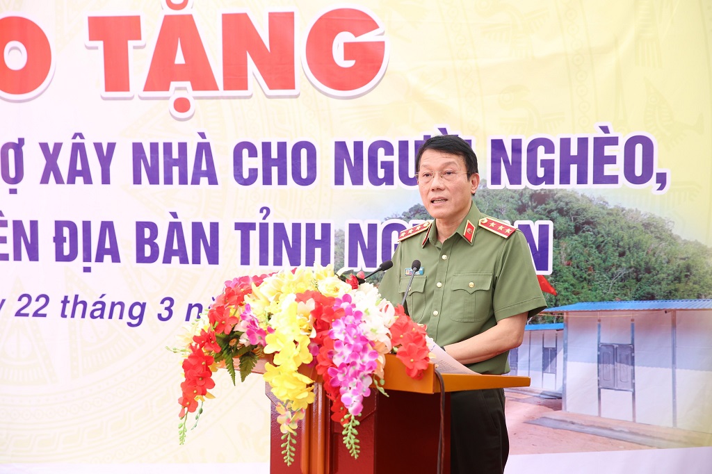 Đồng chí Thượng tướng Lương Tam Quang, Thứ trưởng Bộ Công an phát biểu tại Lễ bàn giao