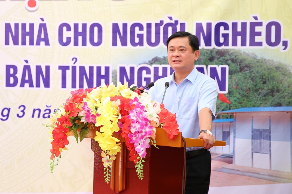 Đồng chí Thái Thanh Quý, Bí thư Tỉnh ủy phát biểu tại Lễ trao tặng nhà
