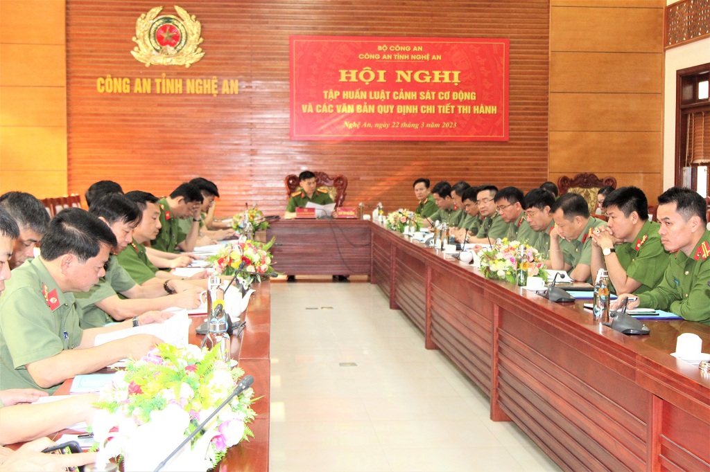 Tại điểm cầu Công an Nghệ An, đồng chí Đại tá Cao Minh Huyền, Phó Giám đốc chủ trì điểm cầu